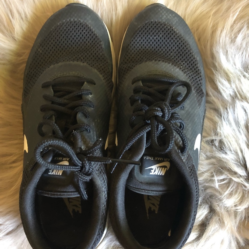 Thea Nike runners